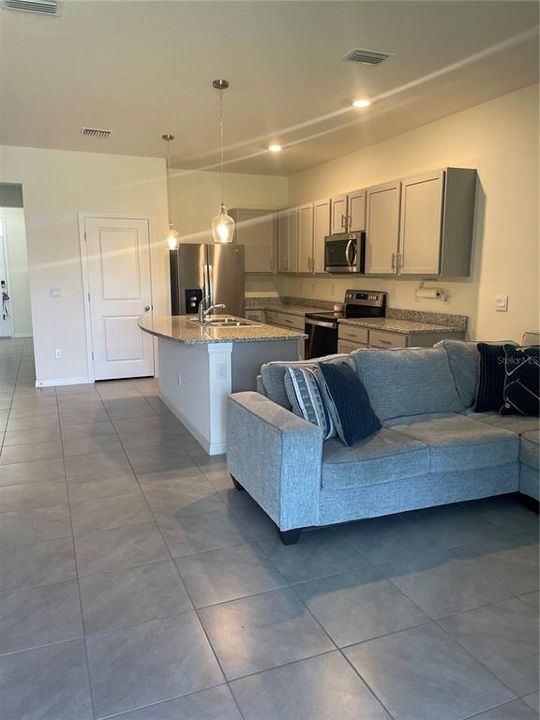 For Rent: $2,450 (3 beds, 2 baths, 1662 Square Feet)