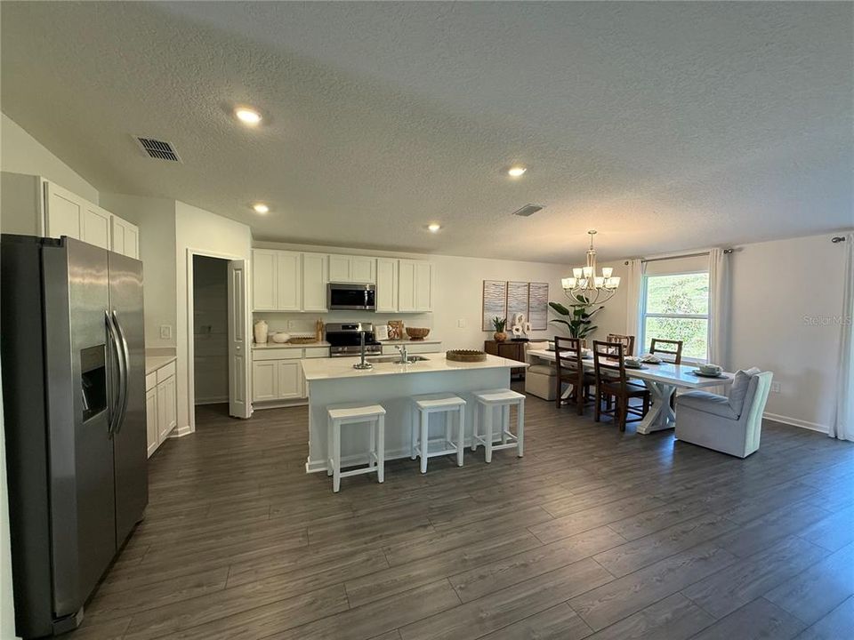 For Rent: $2,395 (4 beds, 3 baths, 2237 Square Feet)