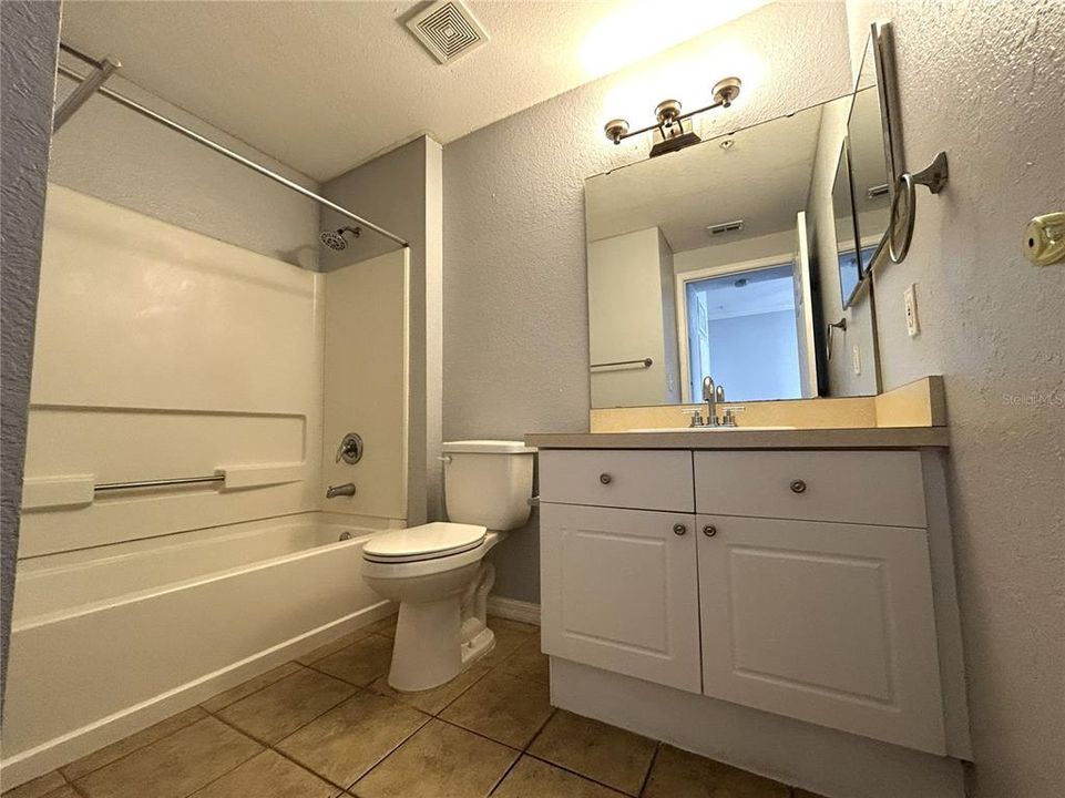 For Rent: $1,800 (2 beds, 2 baths, 960 Square Feet)