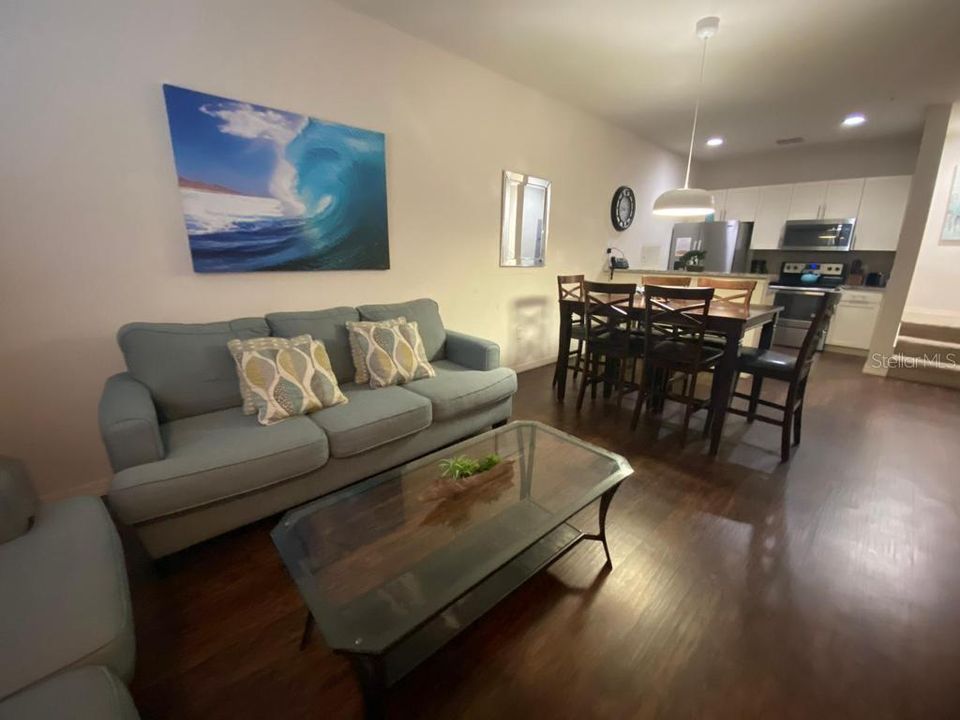 En Renta: $1,850 (3 camas, 2 baños, 1300 Pies cuadrados)