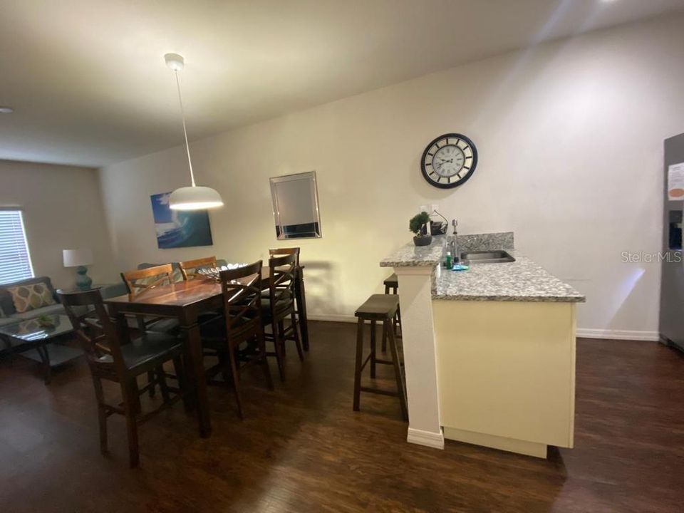 En Renta: $1,850 (3 camas, 2 baños, 1300 Pies cuadrados)