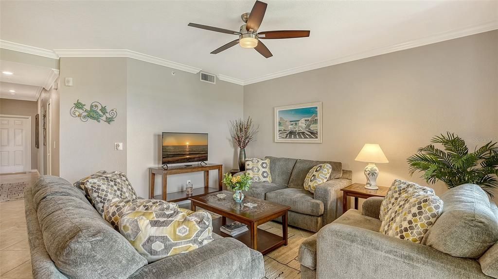 For Sale: $390,000 (2 beds, 2 baths, 1336 Square Feet)