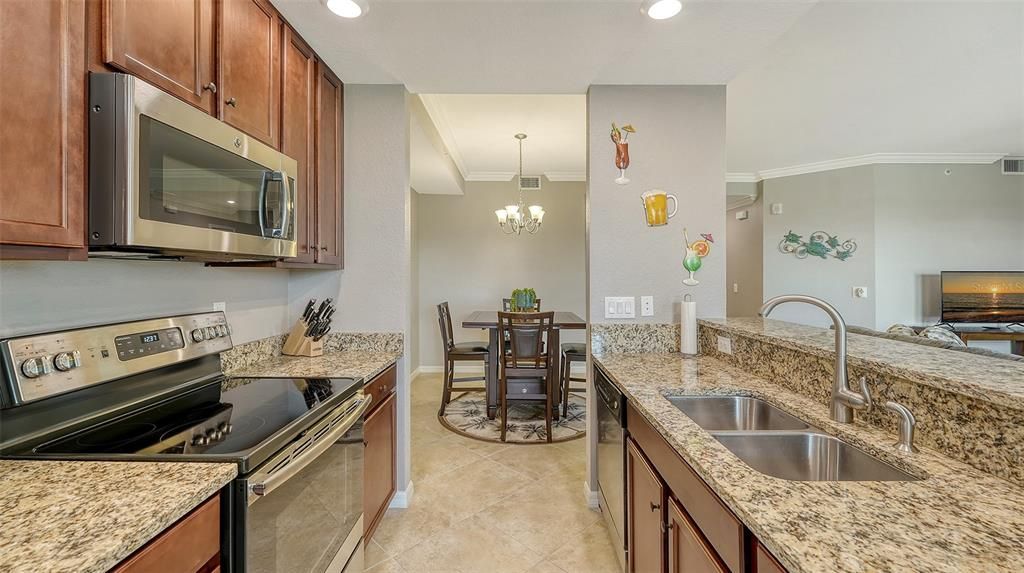 For Sale: $390,000 (2 beds, 2 baths, 1336 Square Feet)