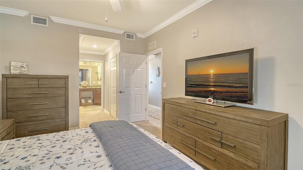 For Sale: $390,000 (2 beds, 2 baths, 1336 Square Feet)