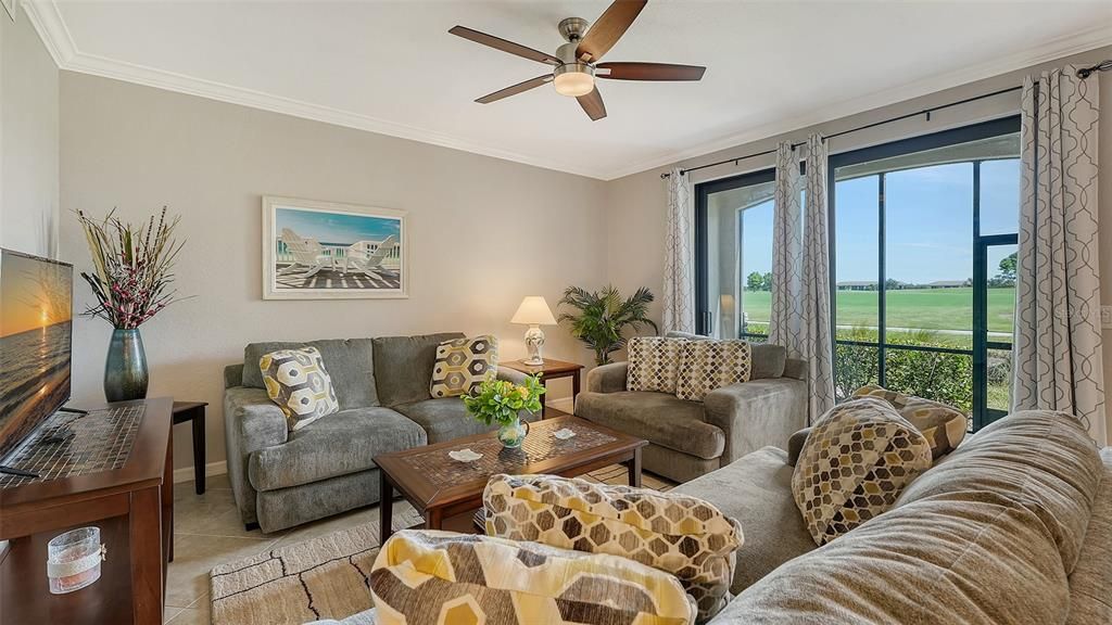 For Sale: $390,000 (2 beds, 2 baths, 1336 Square Feet)