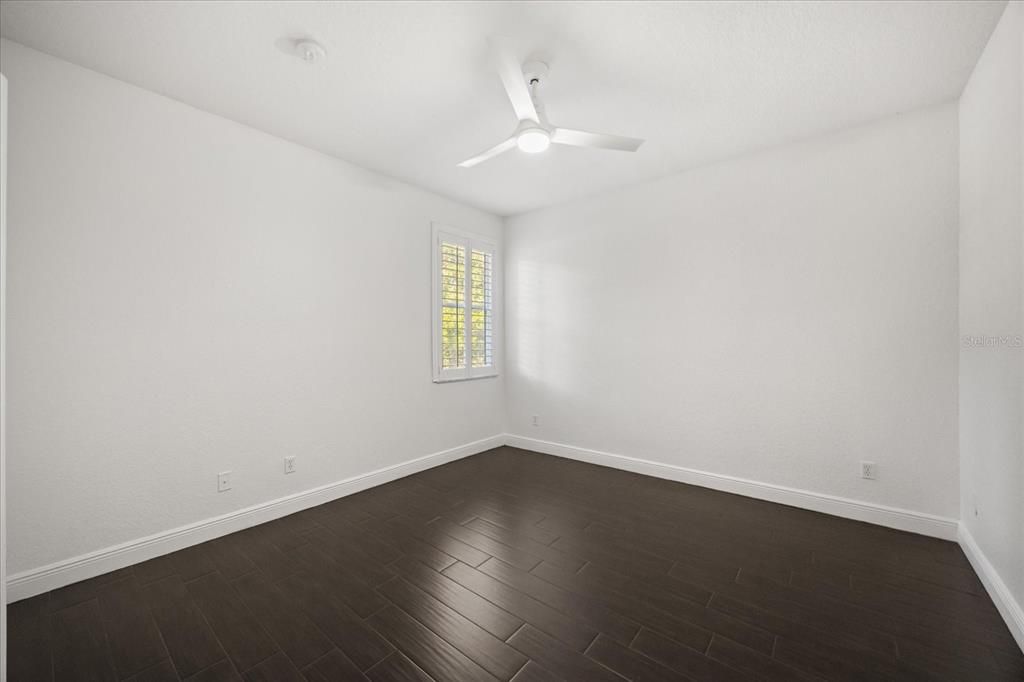 合同活跃: $1,150,000 (5 贝兹, 3 浴室, 3835 平方英尺)