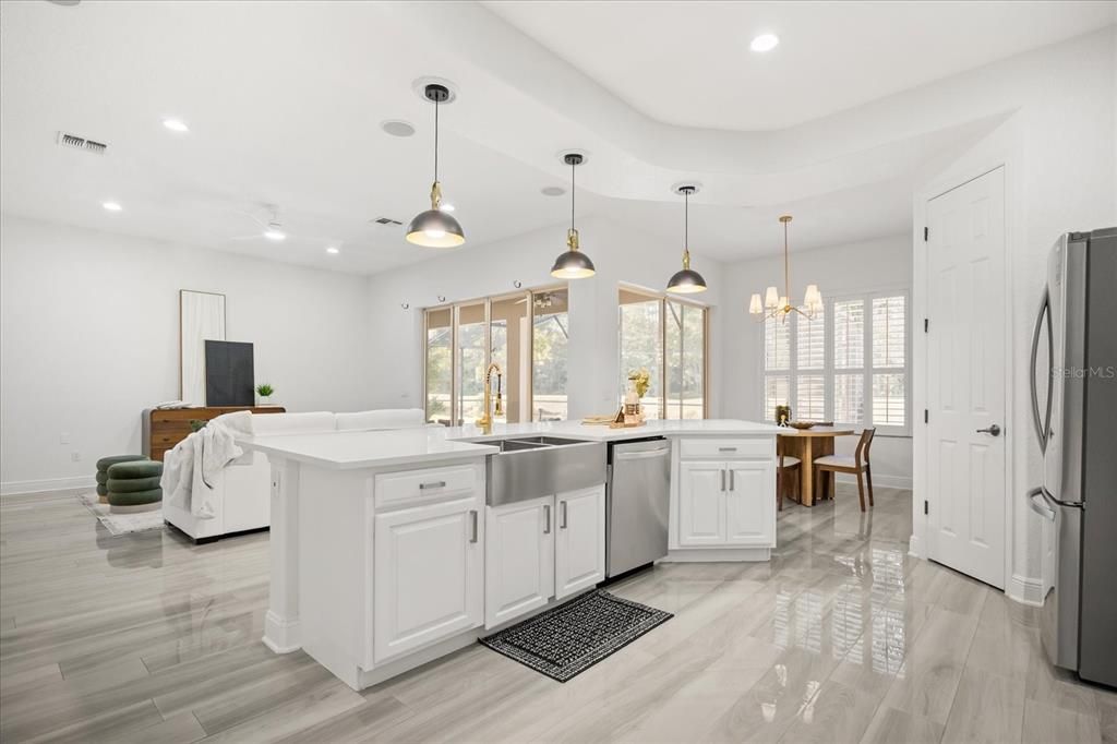 合同活跃: $1,150,000 (5 贝兹, 3 浴室, 3835 平方英尺)