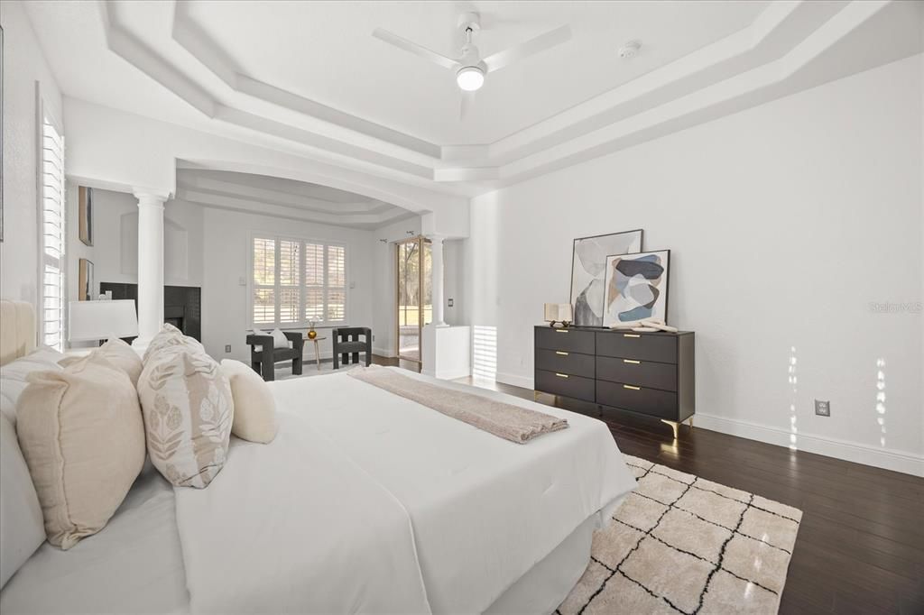 合同活跃: $1,150,000 (5 贝兹, 3 浴室, 3835 平方英尺)