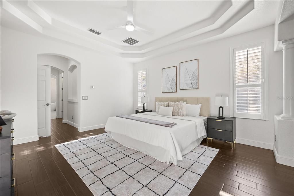 合同活跃: $1,150,000 (5 贝兹, 3 浴室, 3835 平方英尺)