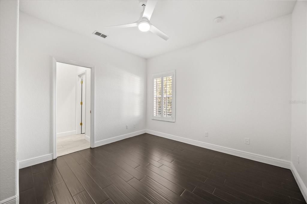 合同活跃: $1,150,000 (5 贝兹, 3 浴室, 3835 平方英尺)