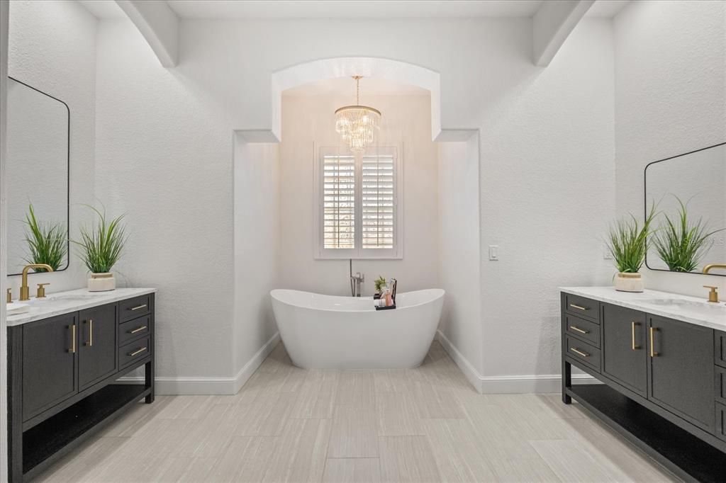 合同活跃: $1,150,000 (5 贝兹, 3 浴室, 3835 平方英尺)