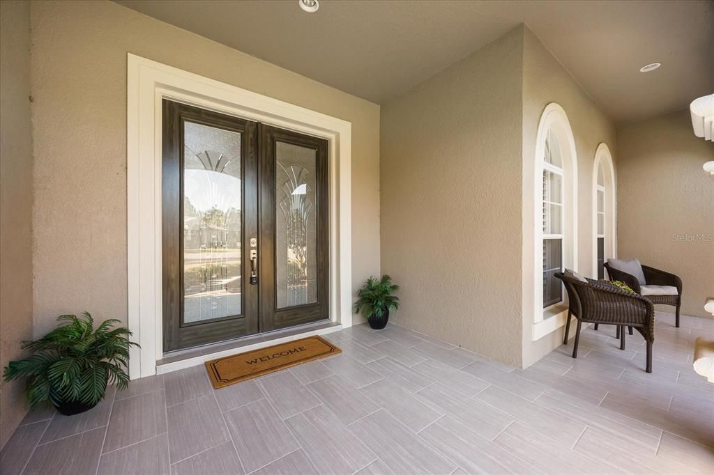 合同活跃: $1,150,000 (5 贝兹, 3 浴室, 3835 平方英尺)