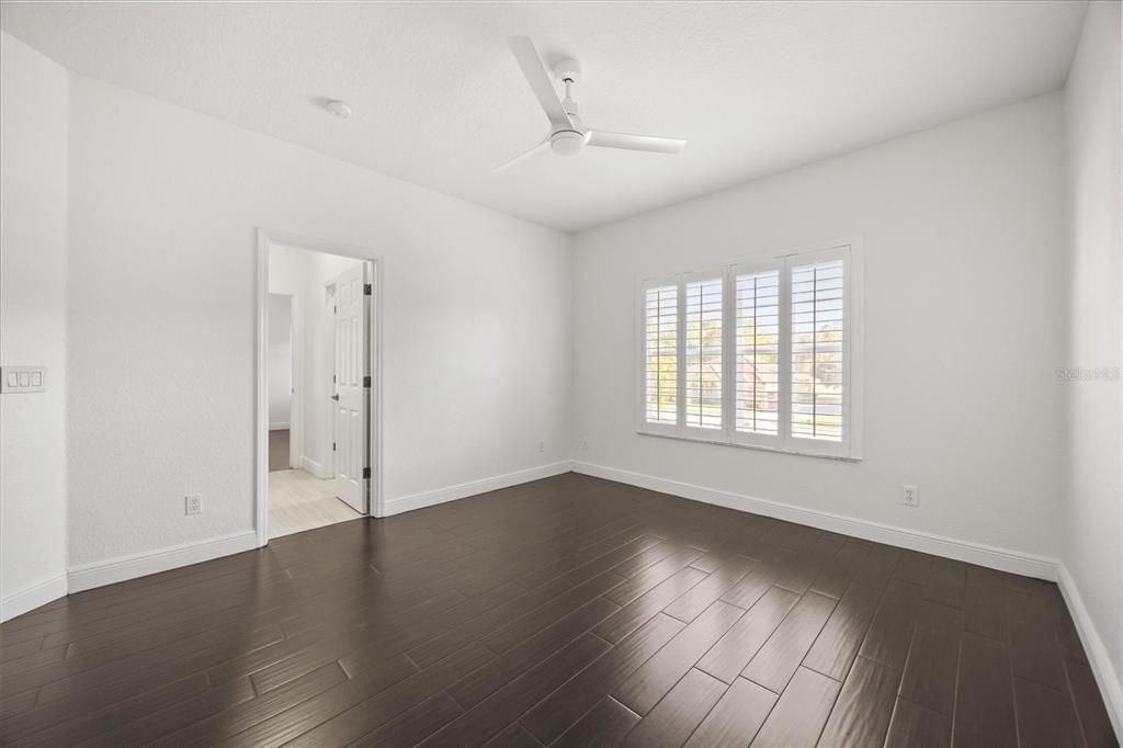 合同活跃: $1,150,000 (5 贝兹, 3 浴室, 3835 平方英尺)