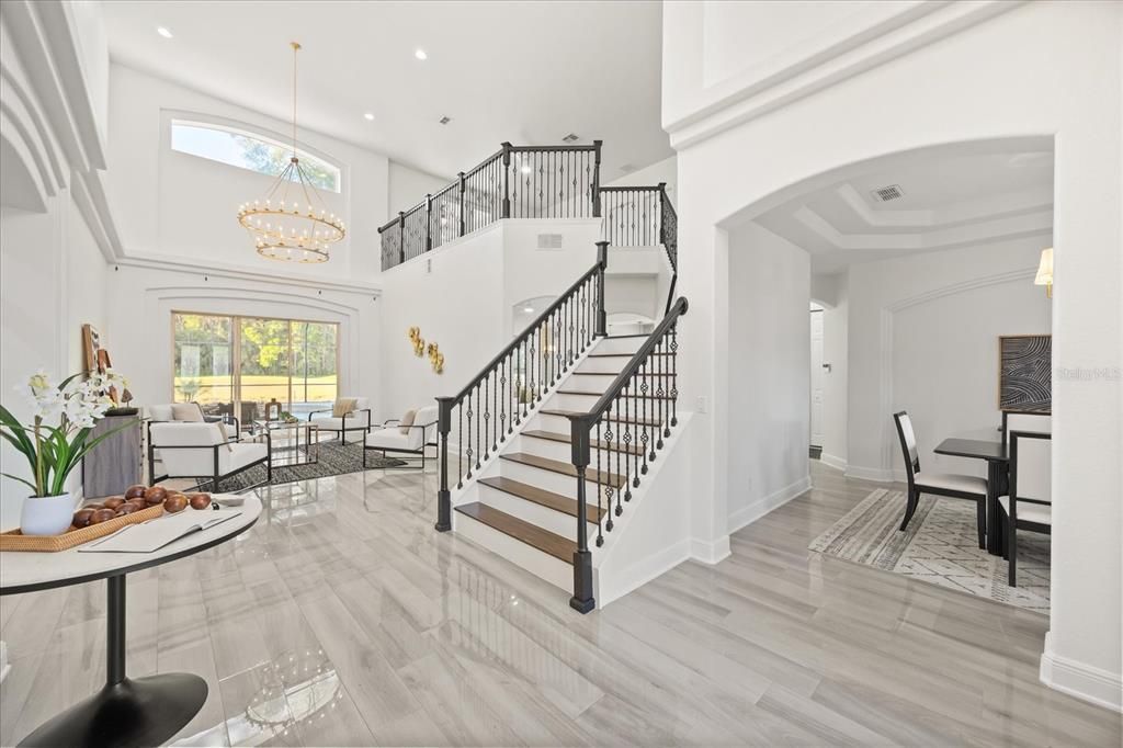 合同活跃: $1,150,000 (5 贝兹, 3 浴室, 3835 平方英尺)