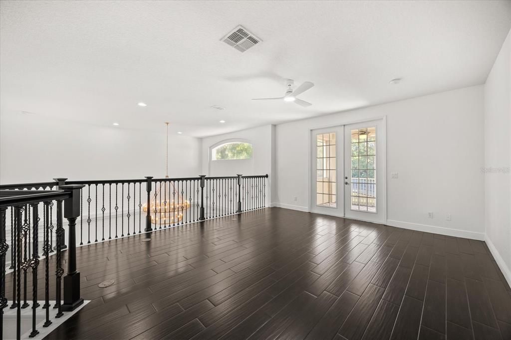 合同活跃: $1,150,000 (5 贝兹, 3 浴室, 3835 平方英尺)