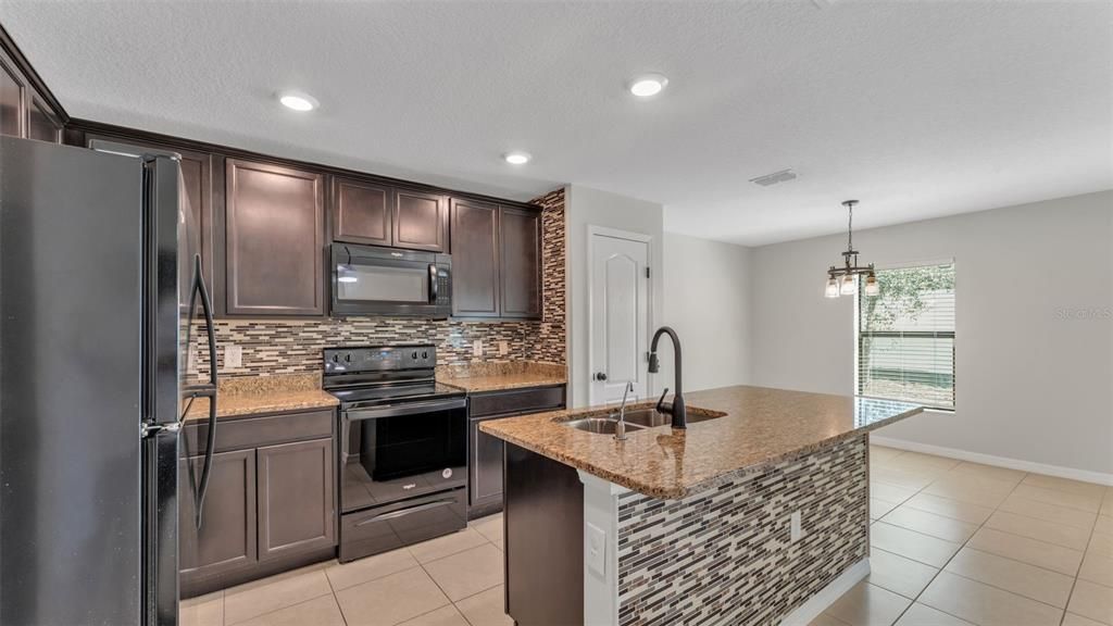 Active With Contract: $269,900 (4 beds, 2 baths, 1684 Square Feet)