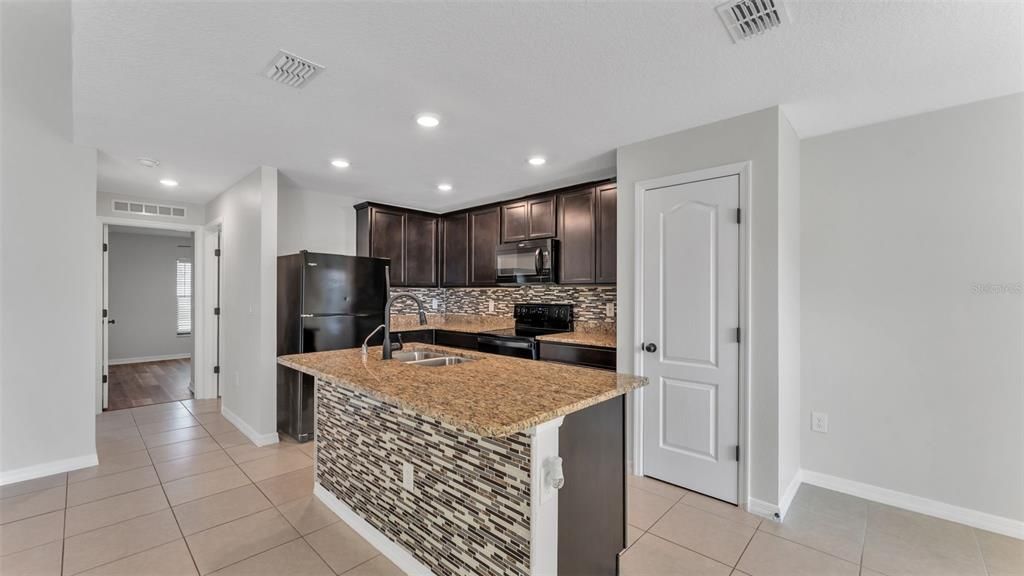 Active With Contract: $269,900 (4 beds, 2 baths, 1684 Square Feet)