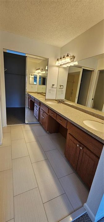 В аренду: $2,700 (2 спален, 2 ванн, 930 Квадратных фут)