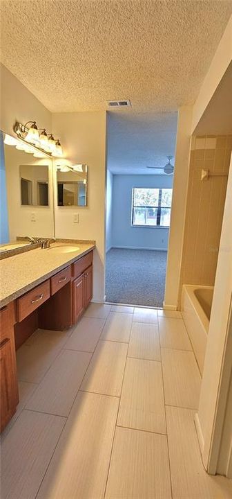 В аренду: $2,700 (2 спален, 2 ванн, 930 Квадратных фут)