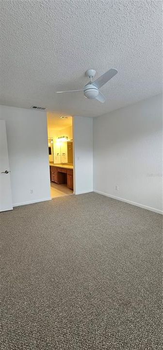 В аренду: $2,700 (2 спален, 2 ванн, 930 Квадратных фут)