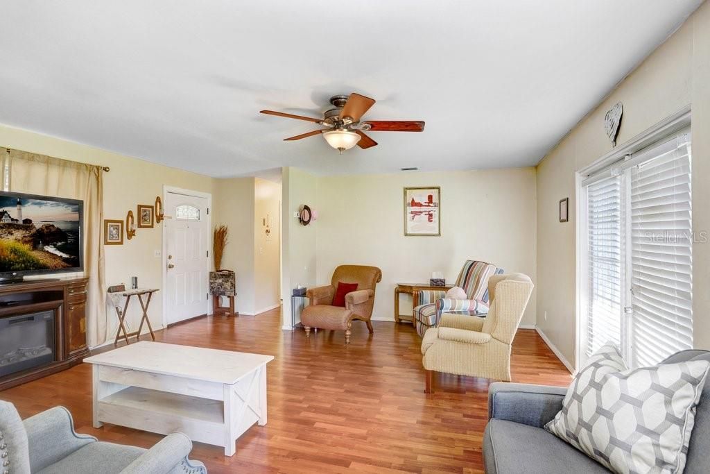 На продажу: $287,000 (3 спален, 2 ванн, 1514 Квадратных фут)