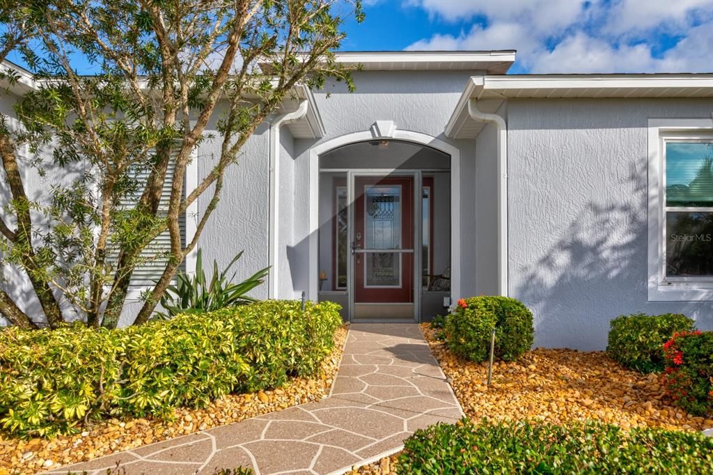 Activo con contrato: $365,000 (3 camas, 2 baños, 1818 Pies cuadrados)