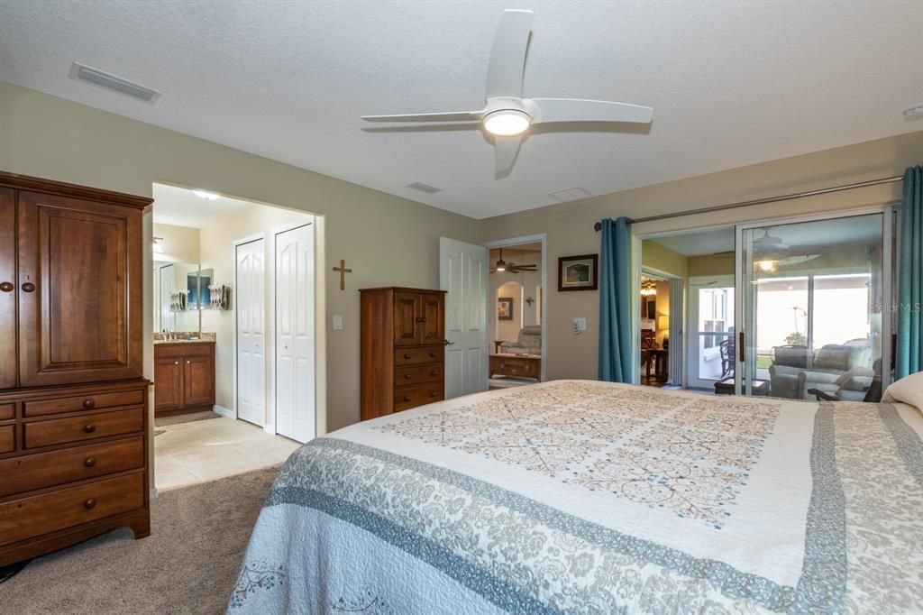 Activo con contrato: $365,000 (3 camas, 2 baños, 1818 Pies cuadrados)