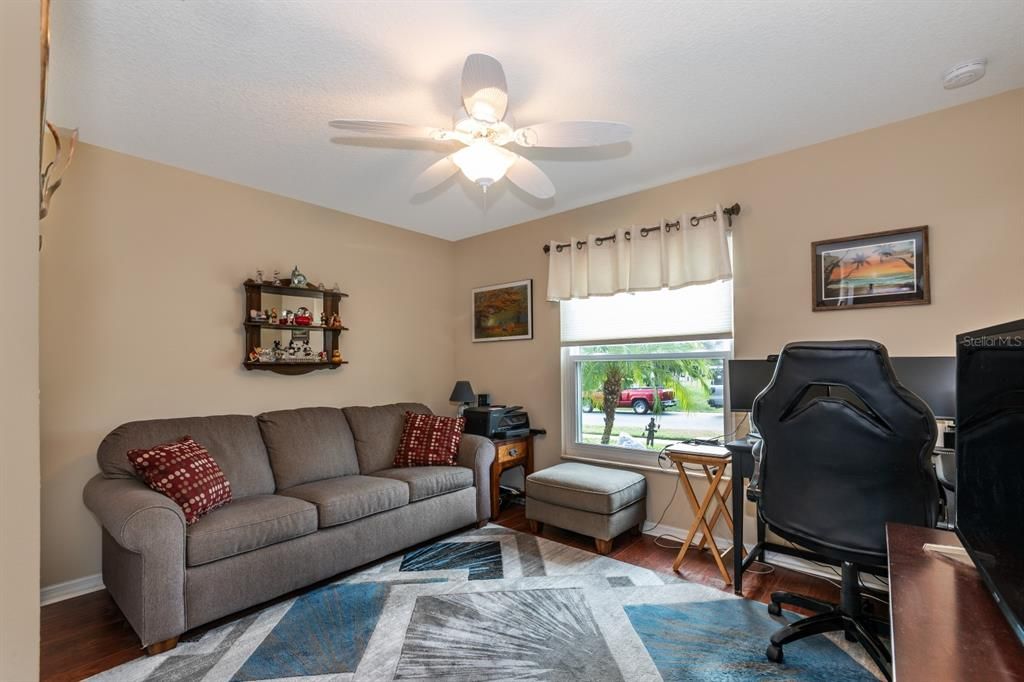 Activo con contrato: $365,000 (3 camas, 2 baños, 1818 Pies cuadrados)