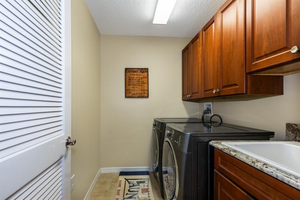 Activo con contrato: $365,000 (3 camas, 2 baños, 1818 Pies cuadrados)