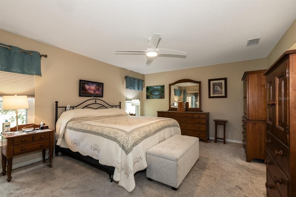 Activo con contrato: $365,000 (3 camas, 2 baños, 1818 Pies cuadrados)