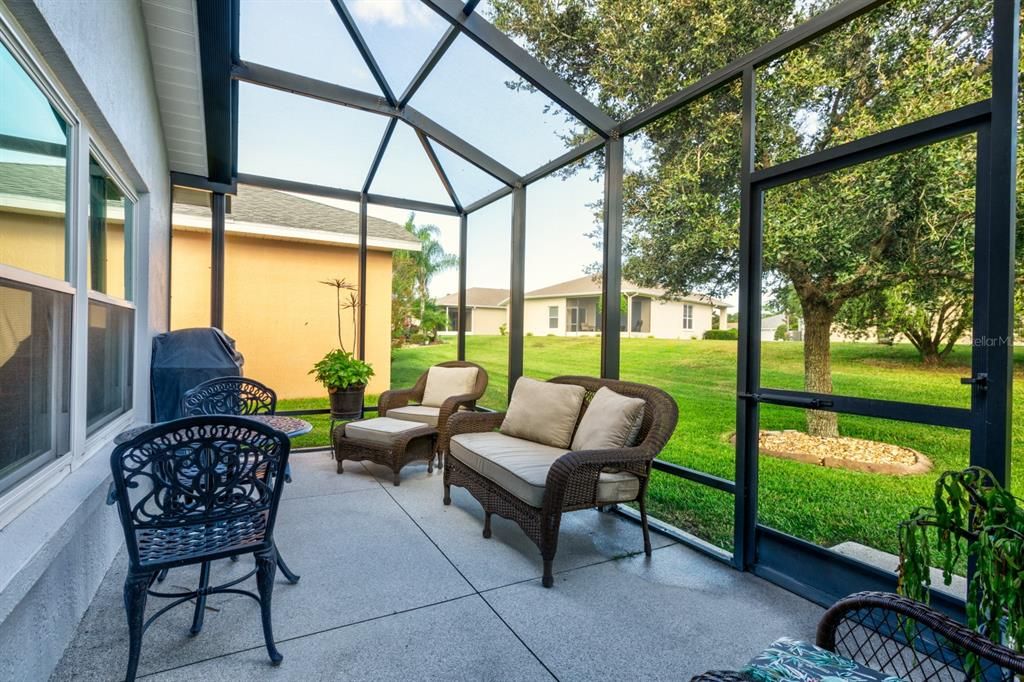 Activo con contrato: $365,000 (3 camas, 2 baños, 1818 Pies cuadrados)