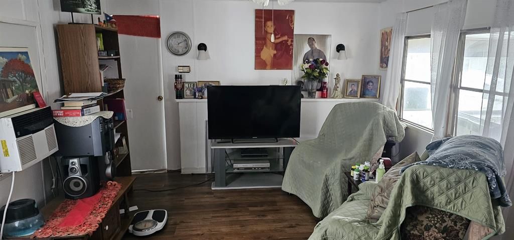 В аренду: $1,350 (2 спален, 1 ванн, 900 Квадратных фут)