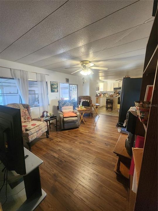 В аренду: $1,350 (2 спален, 1 ванн, 900 Квадратных фут)