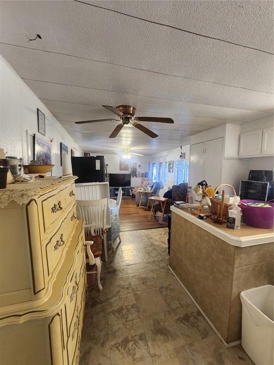 В аренду: $1,350 (2 спален, 1 ванн, 900 Квадратных фут)