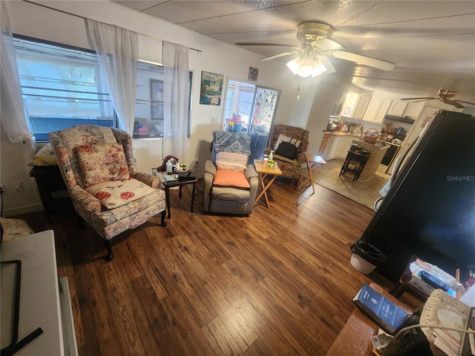 В аренду: $1,350 (2 спален, 1 ванн, 900 Квадратных фут)