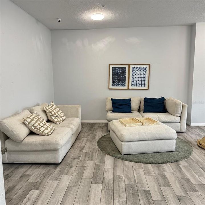 For Rent: $1,550 (1 beds, 1 baths, 756 Square Feet)