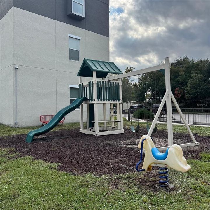 For Rent: $1,550 (1 beds, 1 baths, 756 Square Feet)