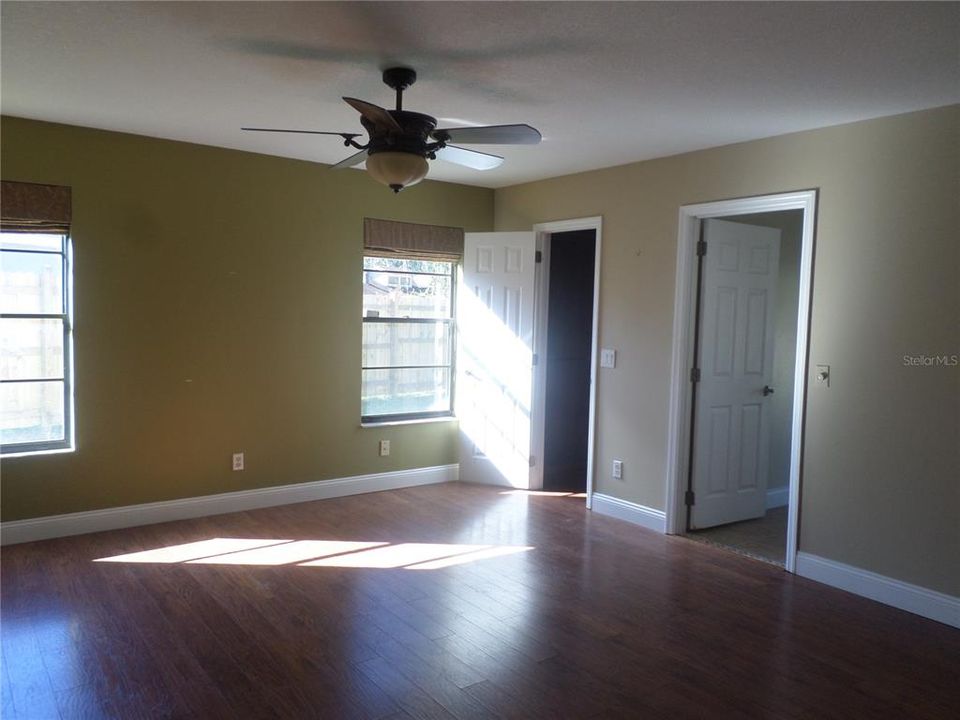 待售: $470,000 (4 贝兹, 2 浴室, 2720 平方英尺)