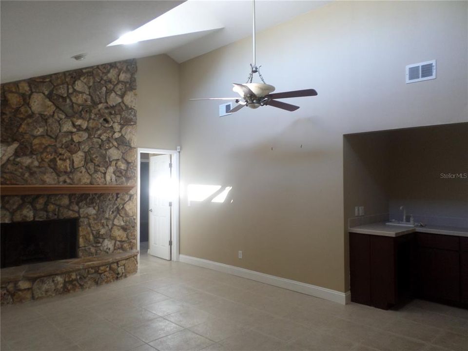 待售: $470,000 (4 贝兹, 2 浴室, 2720 平方英尺)