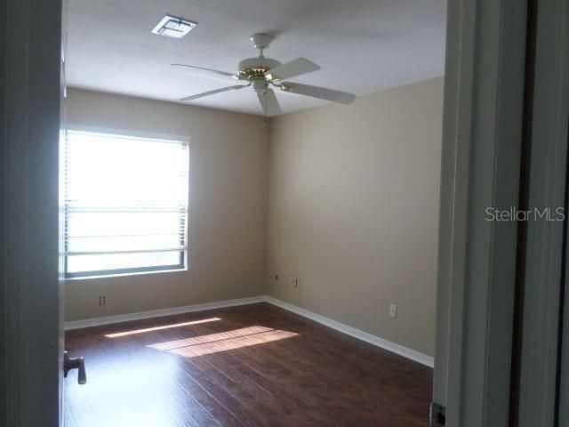 待售: $470,000 (4 贝兹, 2 浴室, 2720 平方英尺)