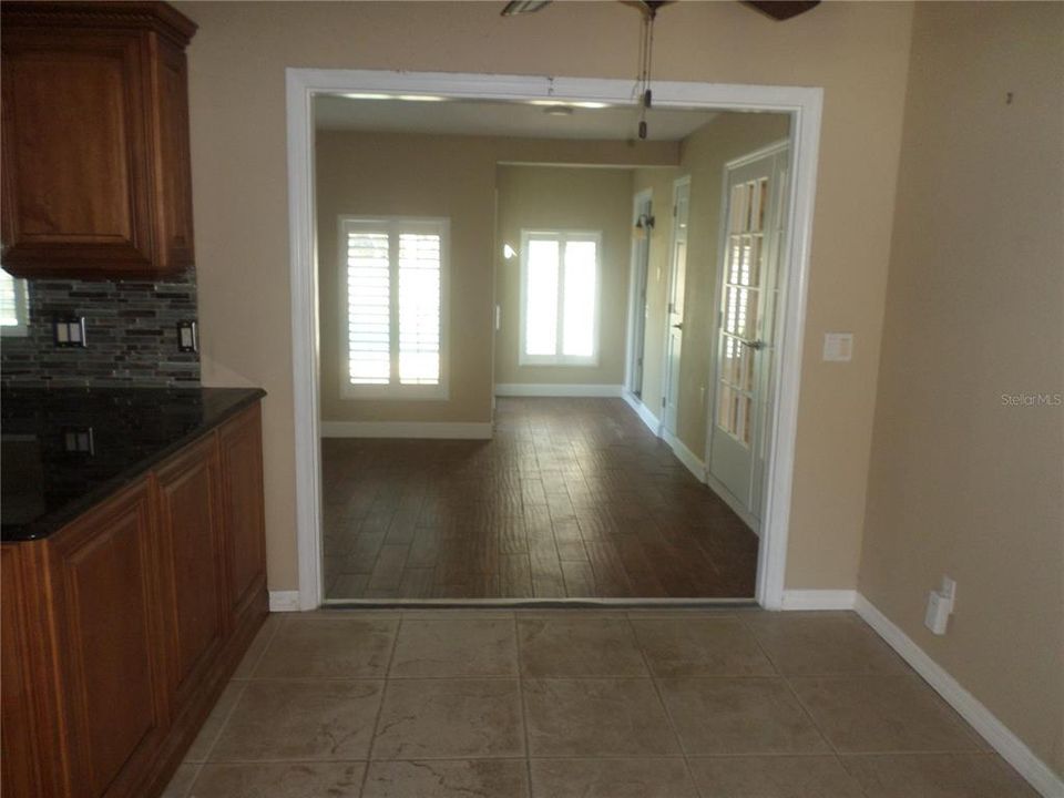 待售: $470,000 (4 贝兹, 2 浴室, 2720 平方英尺)