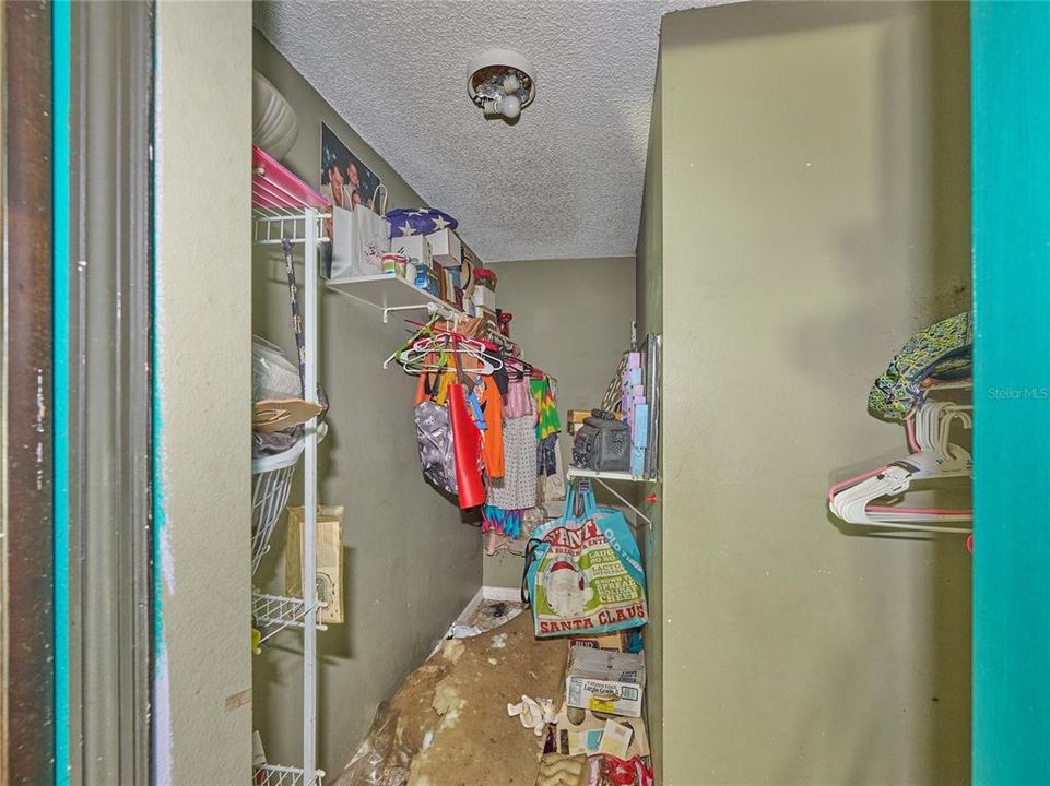 合同活跃: $215,000 (3 贝兹, 2 浴室, 1621 平方英尺)