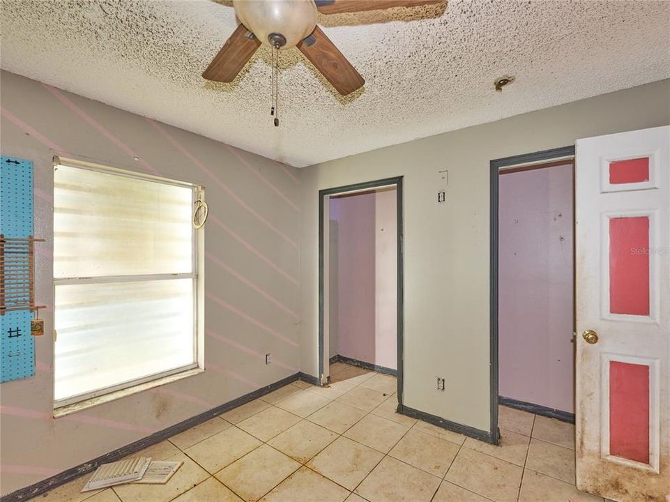 合同活跃: $215,000 (3 贝兹, 2 浴室, 1621 平方英尺)