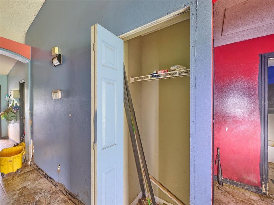 合同活跃: $215,000 (3 贝兹, 2 浴室, 1621 平方英尺)