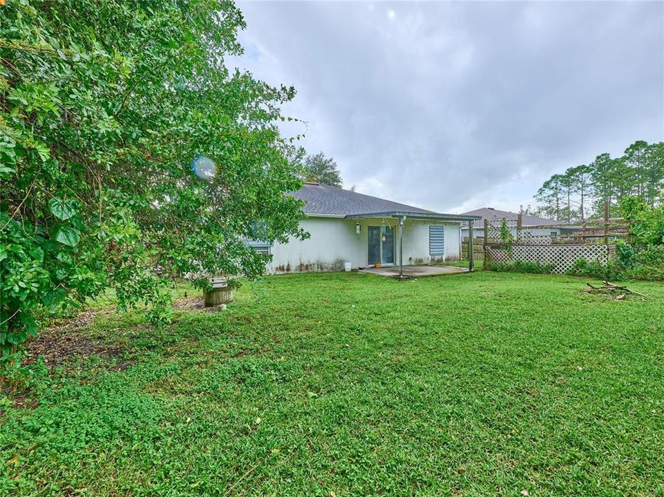 合同活跃: $215,000 (3 贝兹, 2 浴室, 1621 平方英尺)