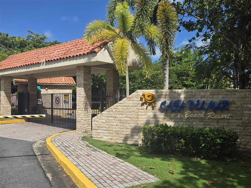 For Sale: $450,000 (1 beds, 2 baths, 1219 Square Feet)