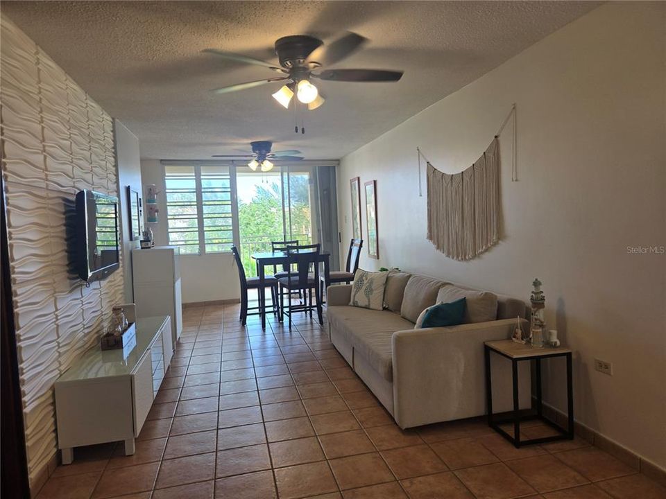 For Sale: $450,000 (1 beds, 2 baths, 1219 Square Feet)