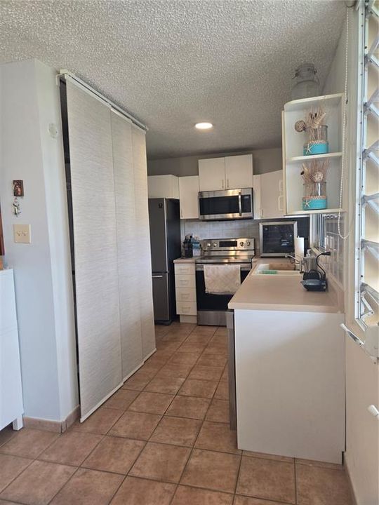 For Sale: $450,000 (1 beds, 2 baths, 1219 Square Feet)