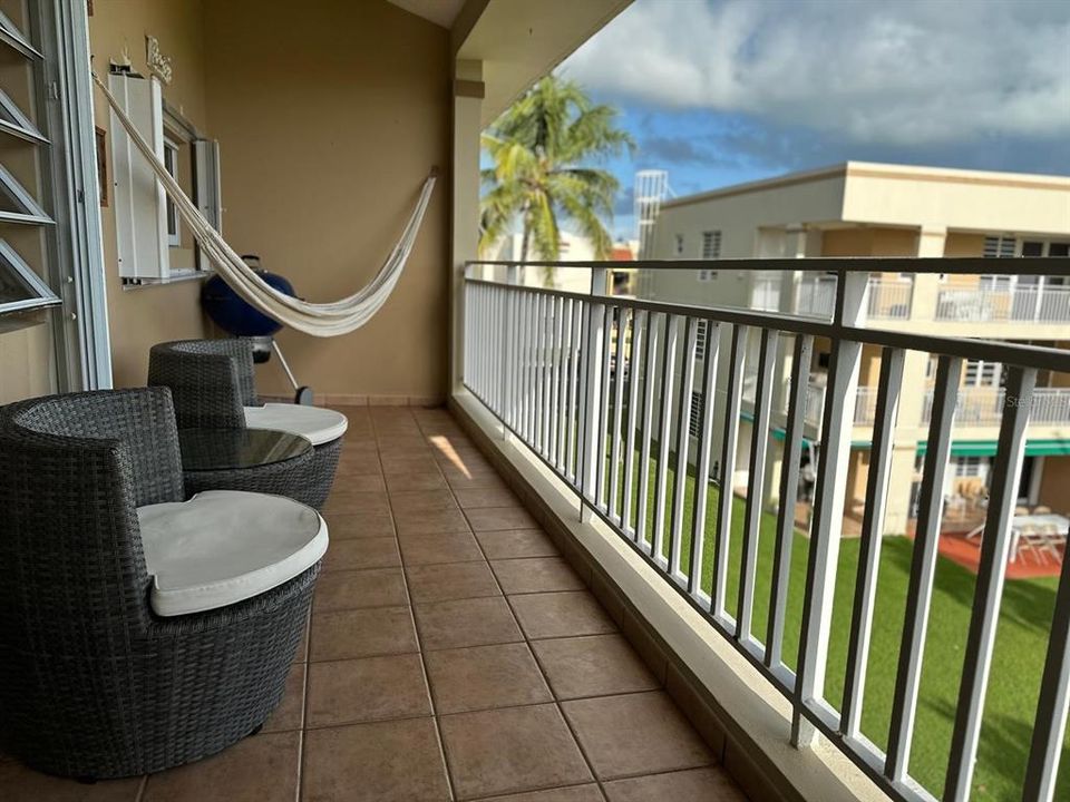 For Sale: $450,000 (1 beds, 2 baths, 1219 Square Feet)