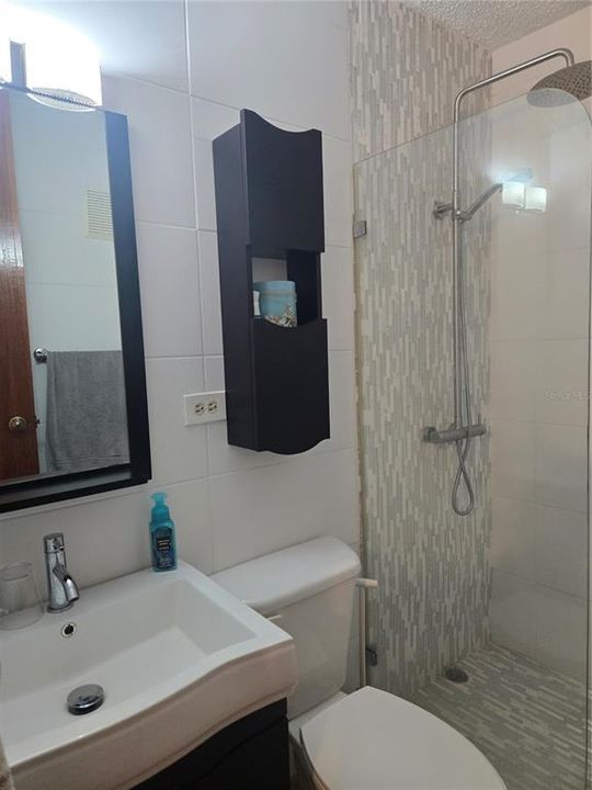 For Sale: $450,000 (1 beds, 2 baths, 1219 Square Feet)